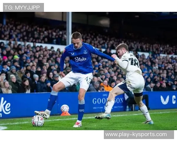 埃弗顿宣布提前召回18岁中场阿姆斯特朗重返球队助力争夺主力位置